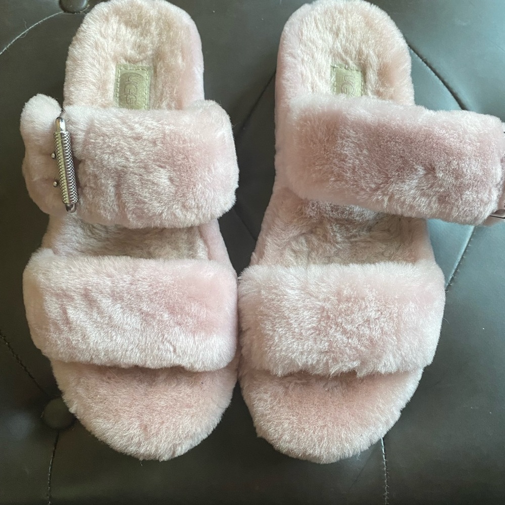 Ugg pink slippers